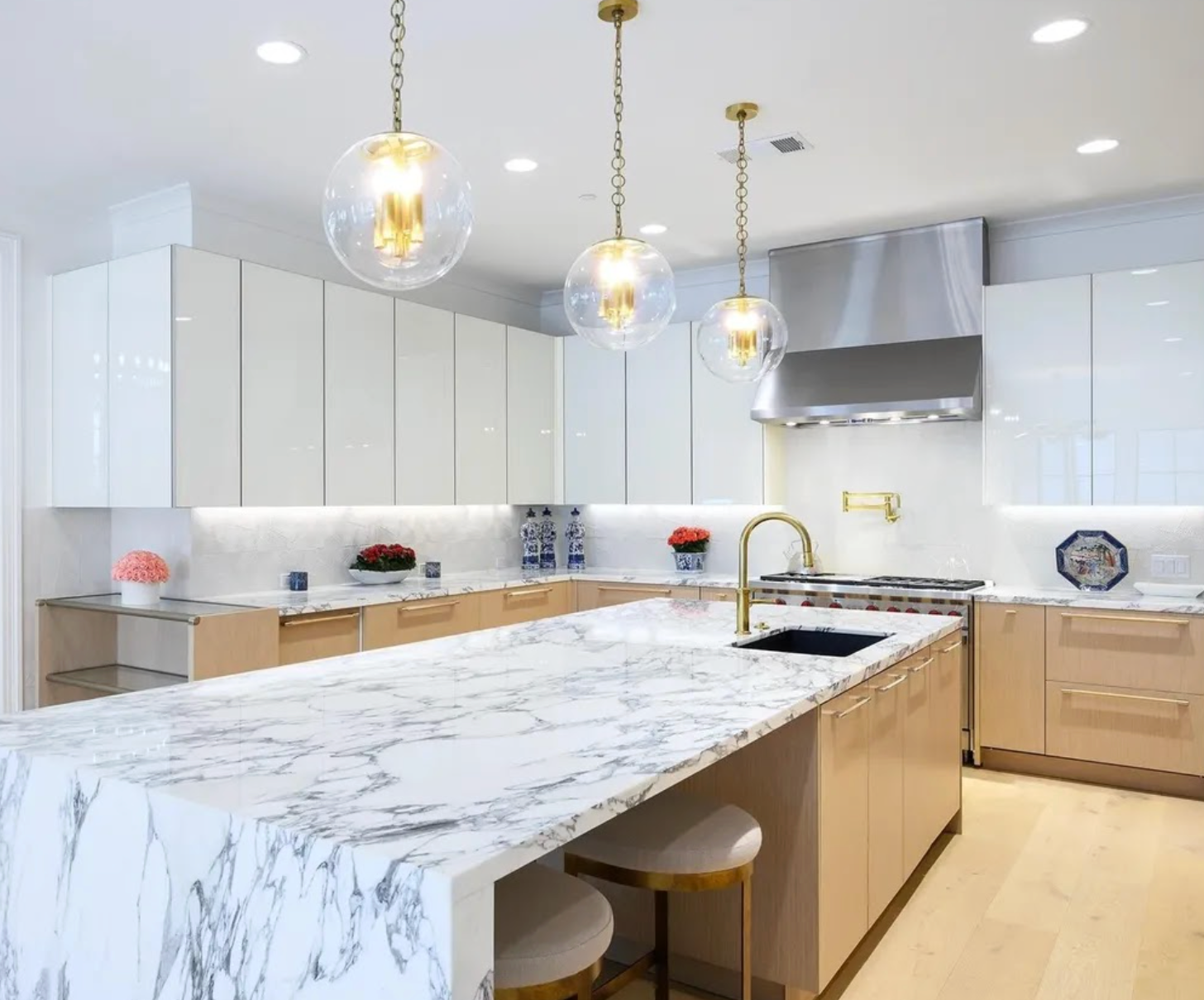 shot of the kitchen dining area