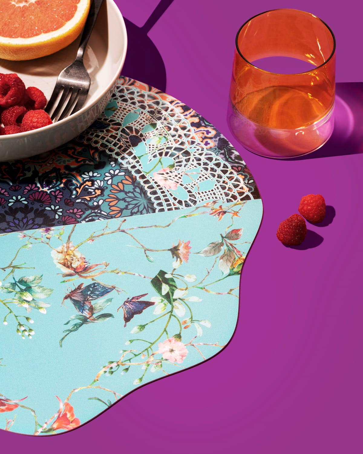 Romantic White Florecido Round Placemat