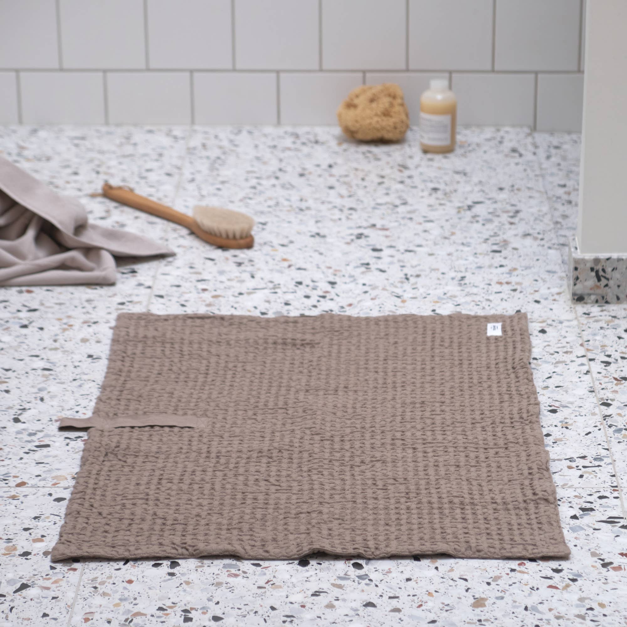 Big Waffle Bath Mat - 80 x 55 cm - Clay: 100% GOTS certified organic cotton / 80 x 55 cm/ 31.5 x 21.7"